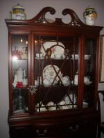 ANTIQUE CHIPPENDALE MAHOGANY CHINA CABINET