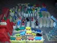 HUGE 250 PCS THOMAS THE TRAIN SET